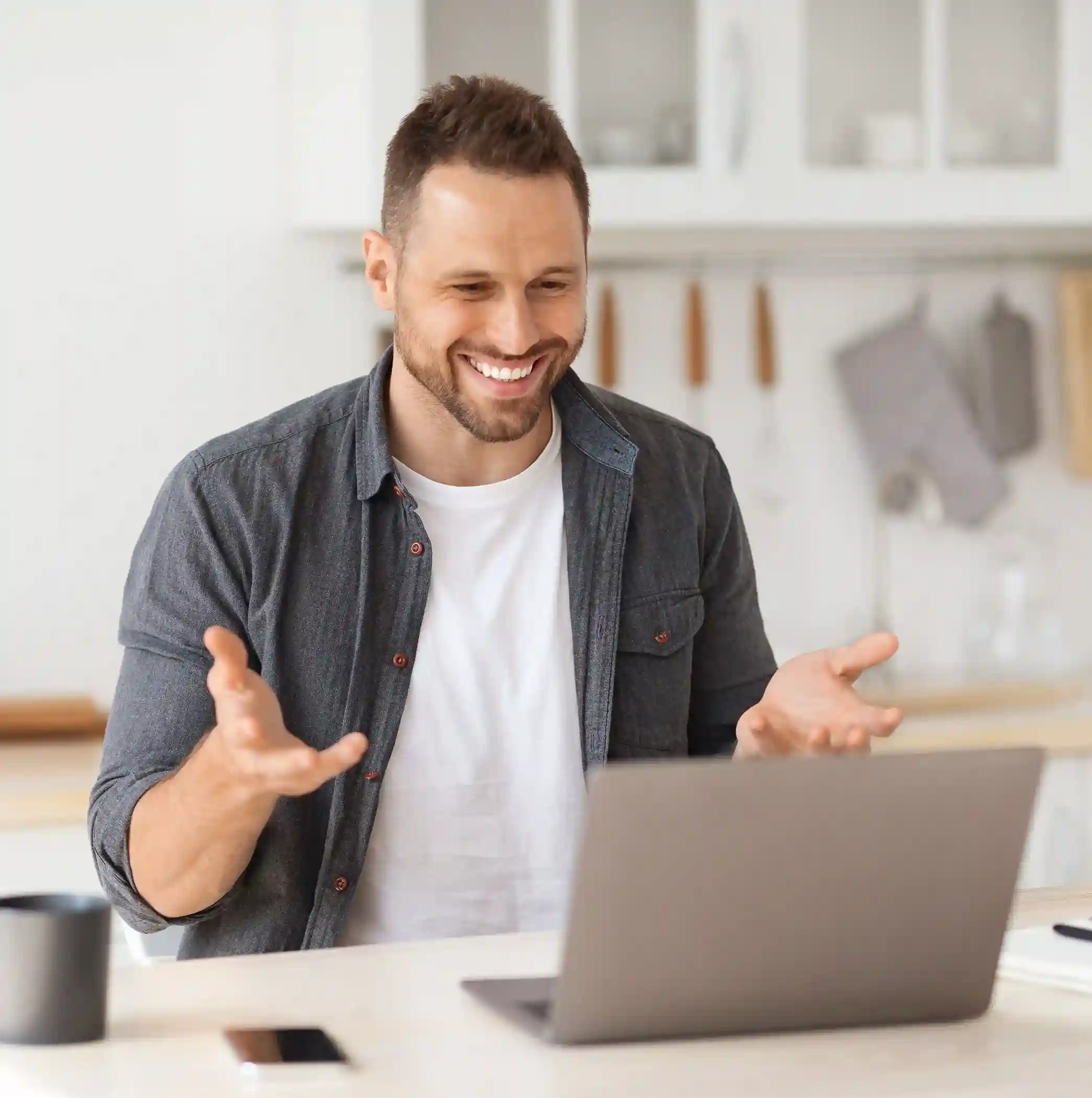 Business professional reaching out to Indosoft to discuss innovative solutions and begin his digital transformation journey. Businessman using a laptop to contact Indosoft specialists for tailored solutions that support his company’s digital transformation.