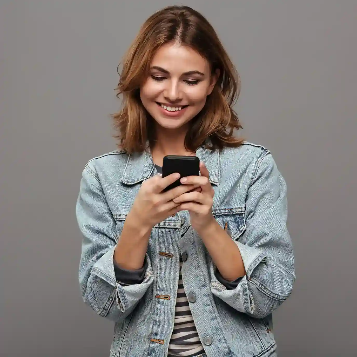 Customer using a mobile device to connect with Indosoft experts about integrating apps and improving customer engagement. A client using a mobile phone to contact Indosoft for seamless app integration and connected contact center solutions.