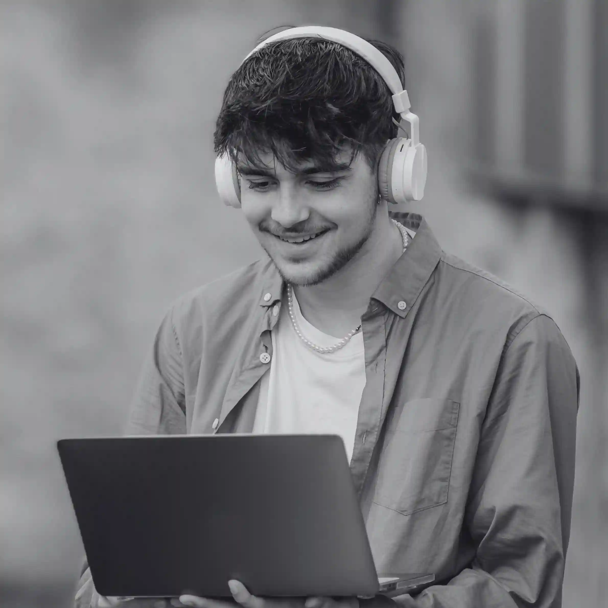 A relaxed client engaging through his laptop symbolizes the enhanced flexibility, routing intelligence, and automation depth that Indosoft delivers compared to Ooma’s platform. A client using a laptop with headphones on, representing Indosoft’s reliable and future-ready communication platform compared to Ooma.