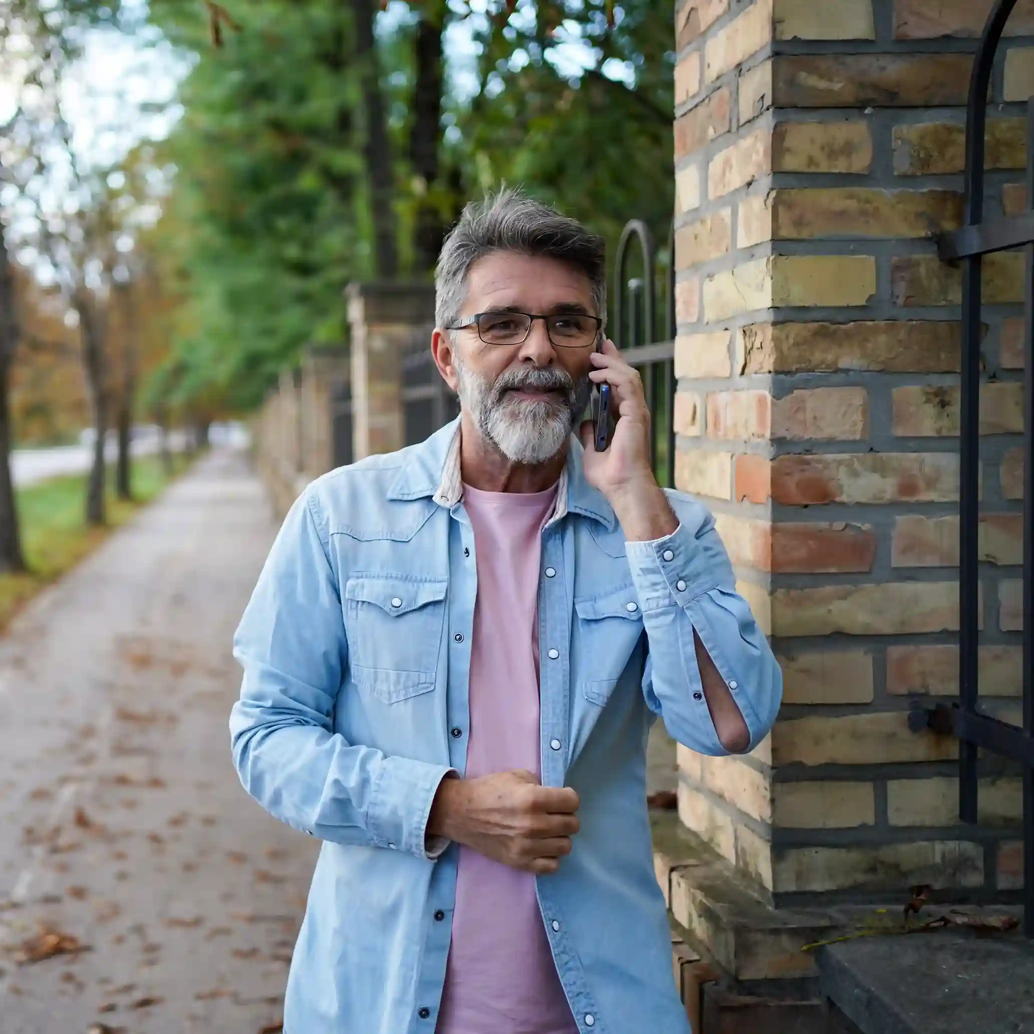 A professional takes a call while walking outdoors, confidently connecting through a direct extension that routes him to the right team without delays or extra transfers. A professional takes a call while walking outdoors, confidently connecting through a direct extension that routes him to the right team without delays or extra transfers.