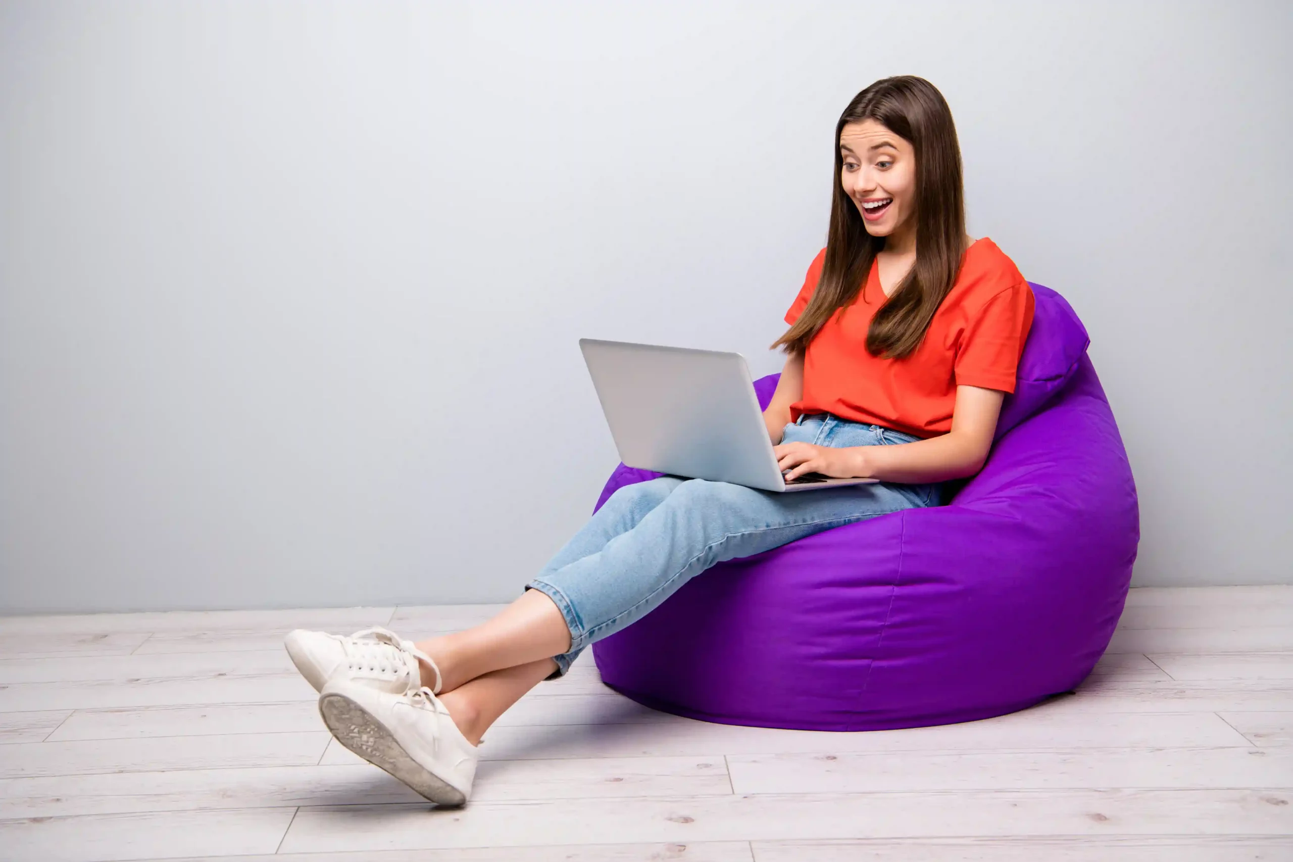 A team member relaxes while messaging and calling from her workspace, using extension dialing to reach colleagues instantly and keep work moving. An employee smiles while working on her laptop, quickly connecting with a coworker through simple extension dialing that avoids delays and back-and-forth.