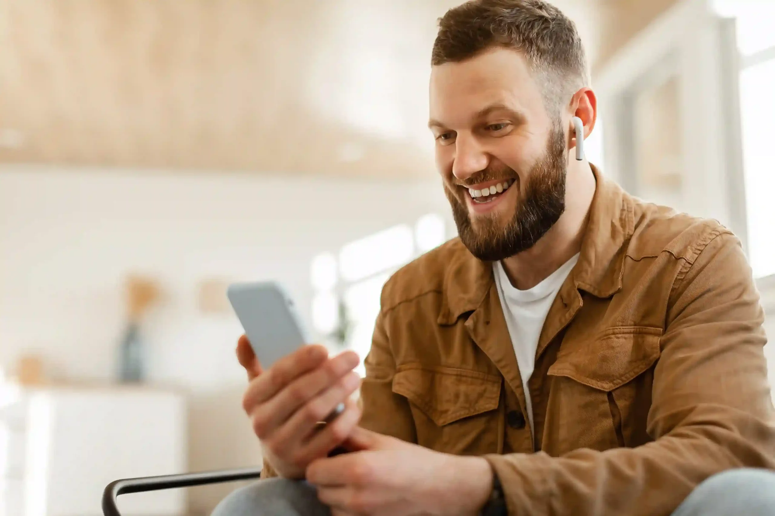 Indosoft’s SMS Filter helps contact centers group related messages into campaigns, keeping outreach organized and easy to manage. A traveler smiles while checking a hotel discount SMS that was delivered through a well-organized campaign filter to match his travel plans.