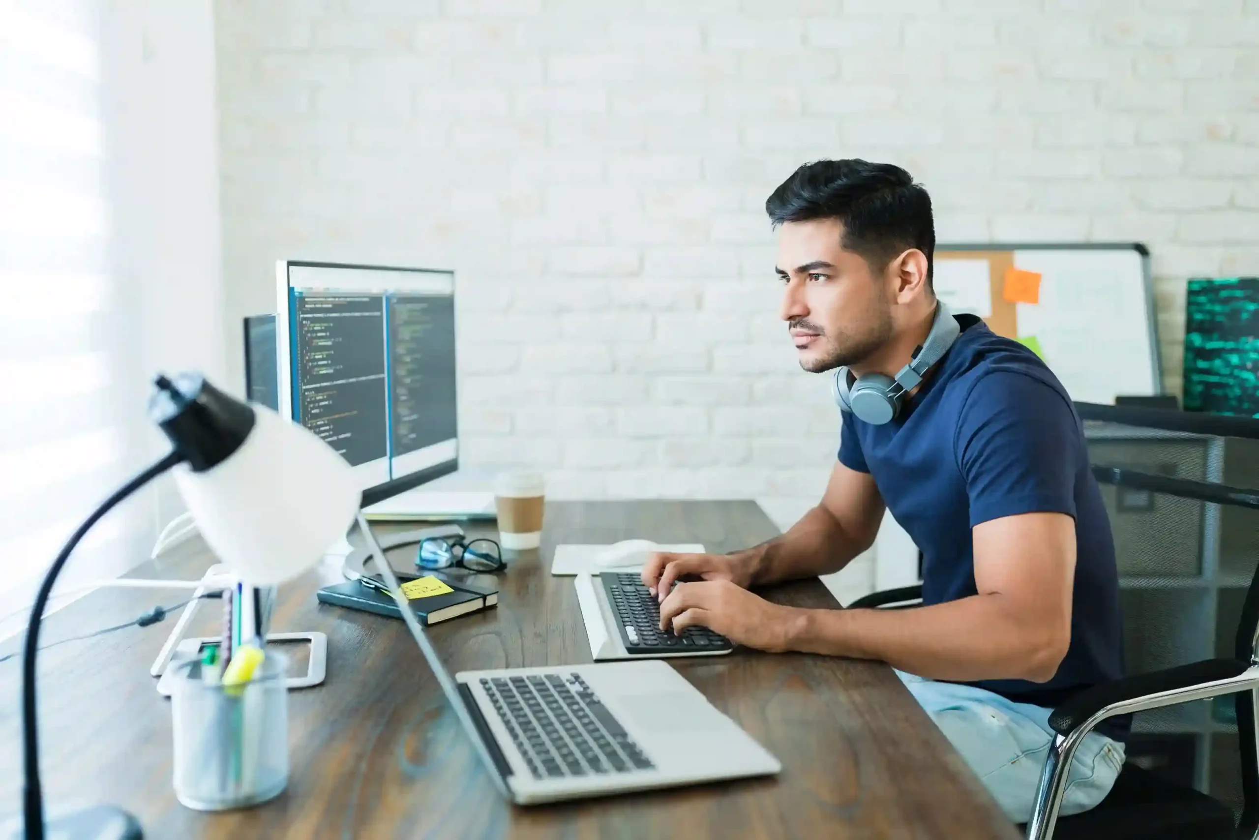 A professional configuring Indosoft’s call blocking rules to stop spam patterns and number ranges. A client using Indosoft at his workstation to configure pattern and number range call blocking.
