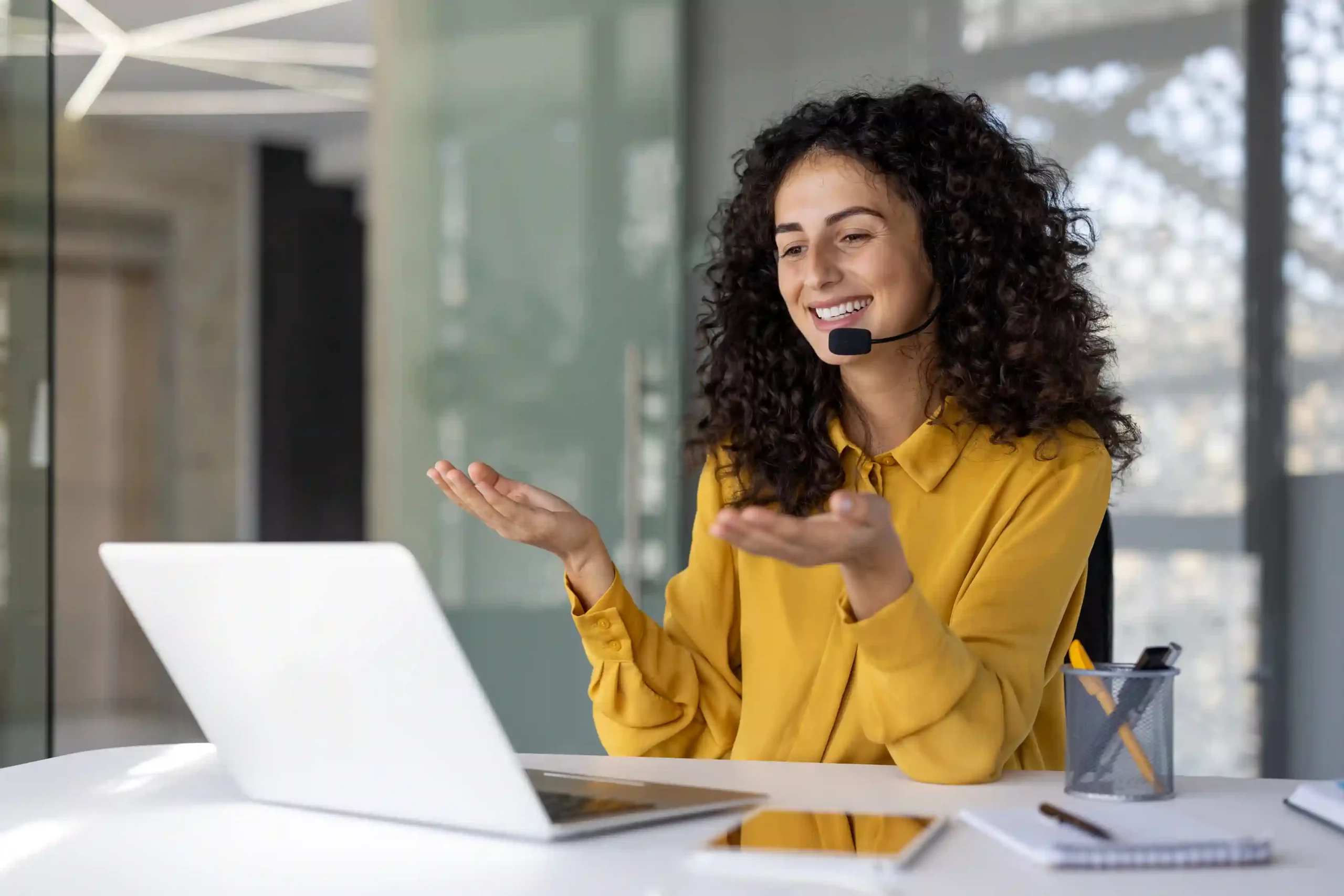 A support professional reviews customer messages on her screen, distinguishing open conversations that require attention from closed ones that are already resolved. An agent speaks confidently with a customer while updating the interaction on her laptop, clearly marking the conversation as resolved once the issue is addressed.