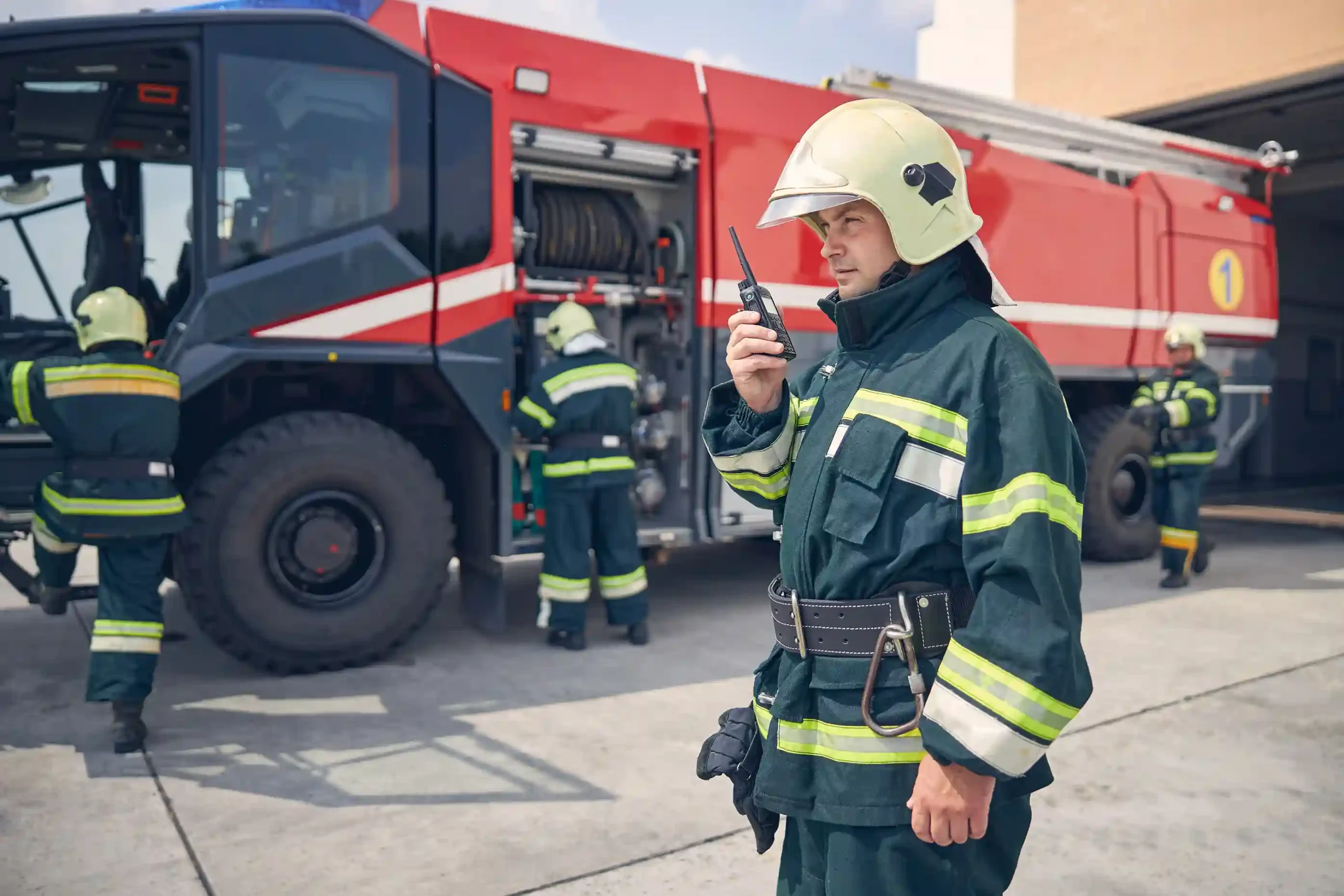A 911 agent forwards an elderly caller’s fire report to firefighters using automated call routing. Older woman calls 911 about a fire, and the call center agent forwards the alert to firefighters on the ground, demonstrating seamless call routing.