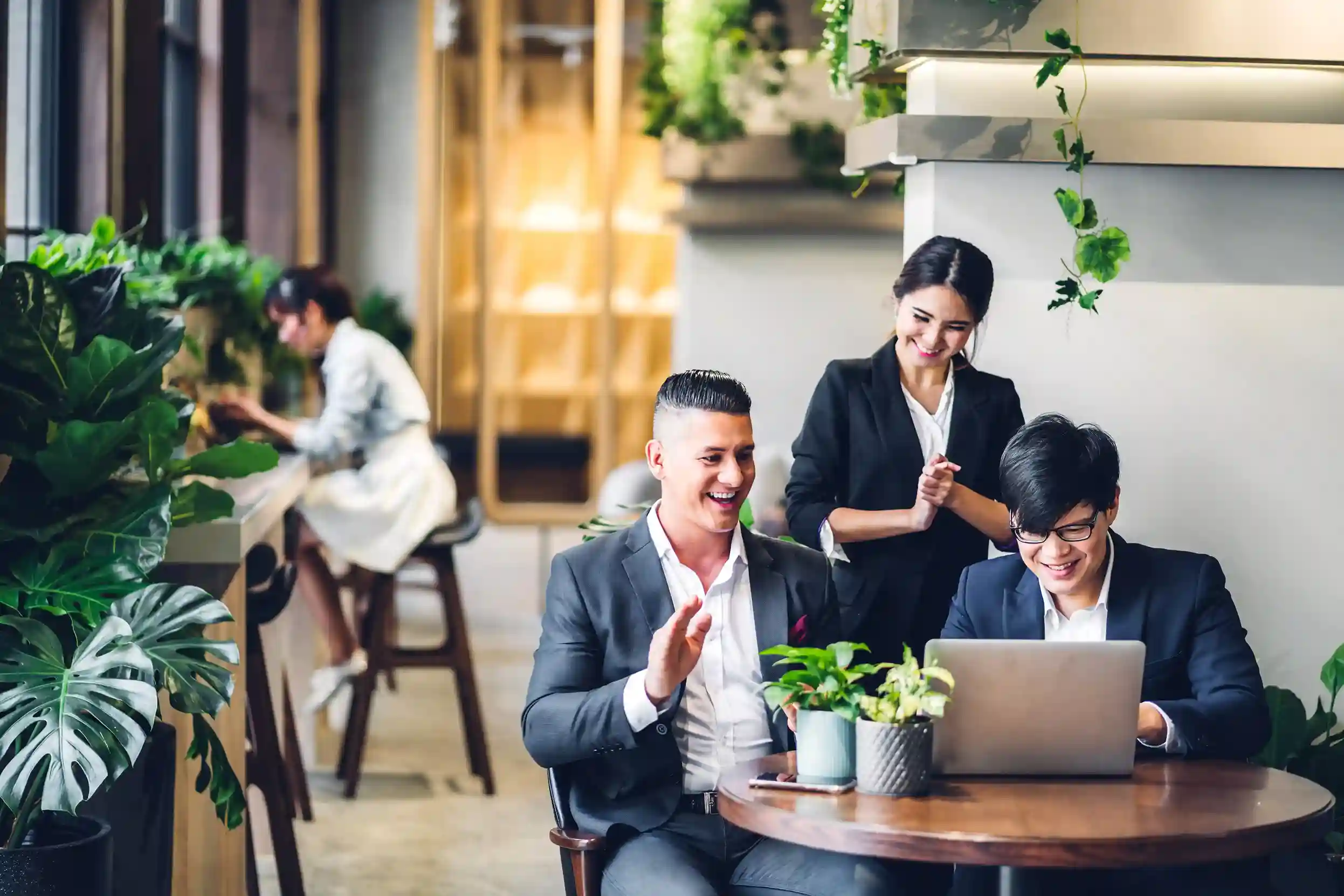 User interacting with Indosoft’s AI-powered automation system that handles routine tasks like scheduling and follow-ups automatically. Professional using Indosoft’s intelligent automation tools to streamline call routing, scheduling, and follow-ups for improved efficiency.