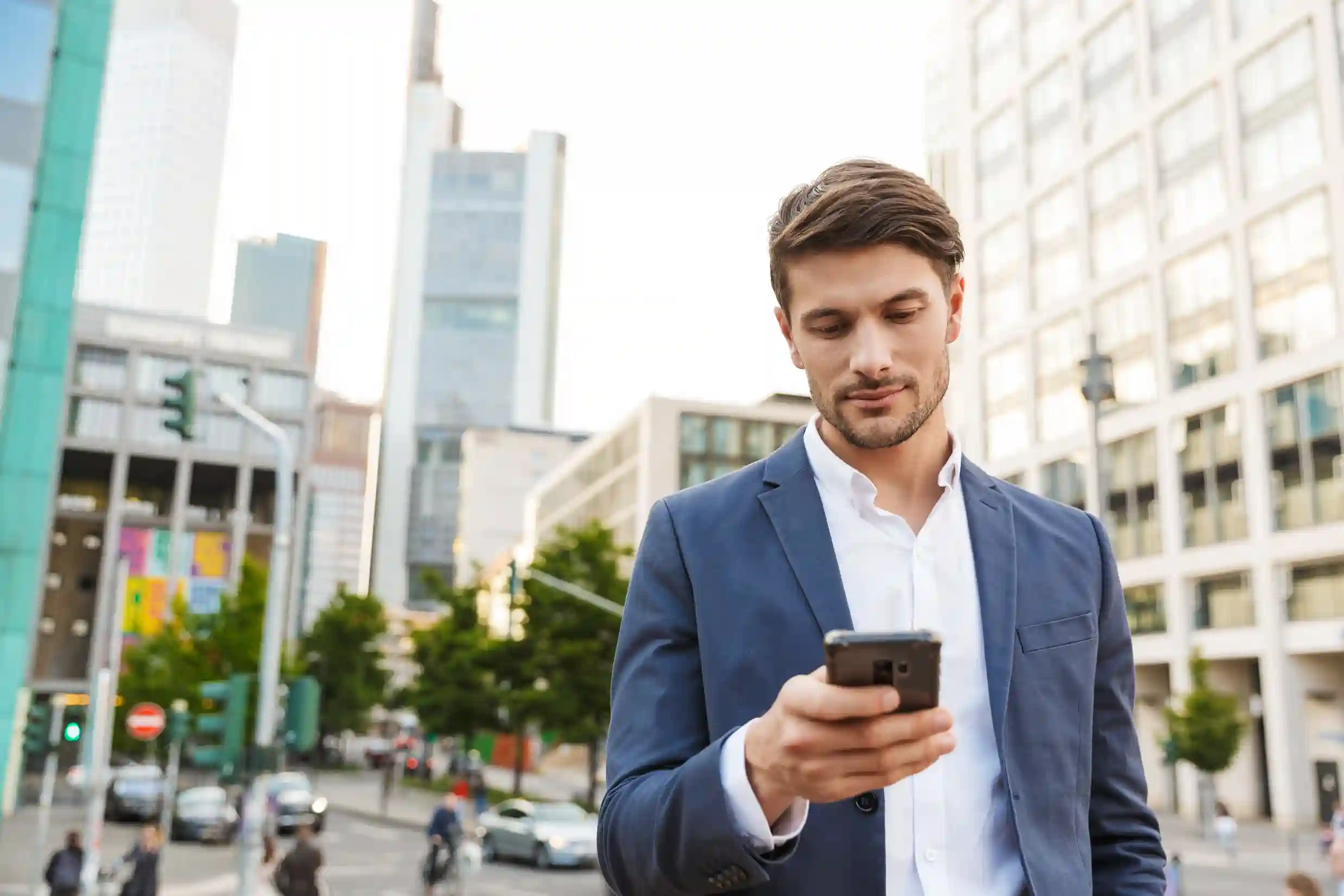 Support agent message explaining automatic queue position preservation after a caller disconnects. Customer receiving reassurance from support that their queue position is saved after hanging up.
