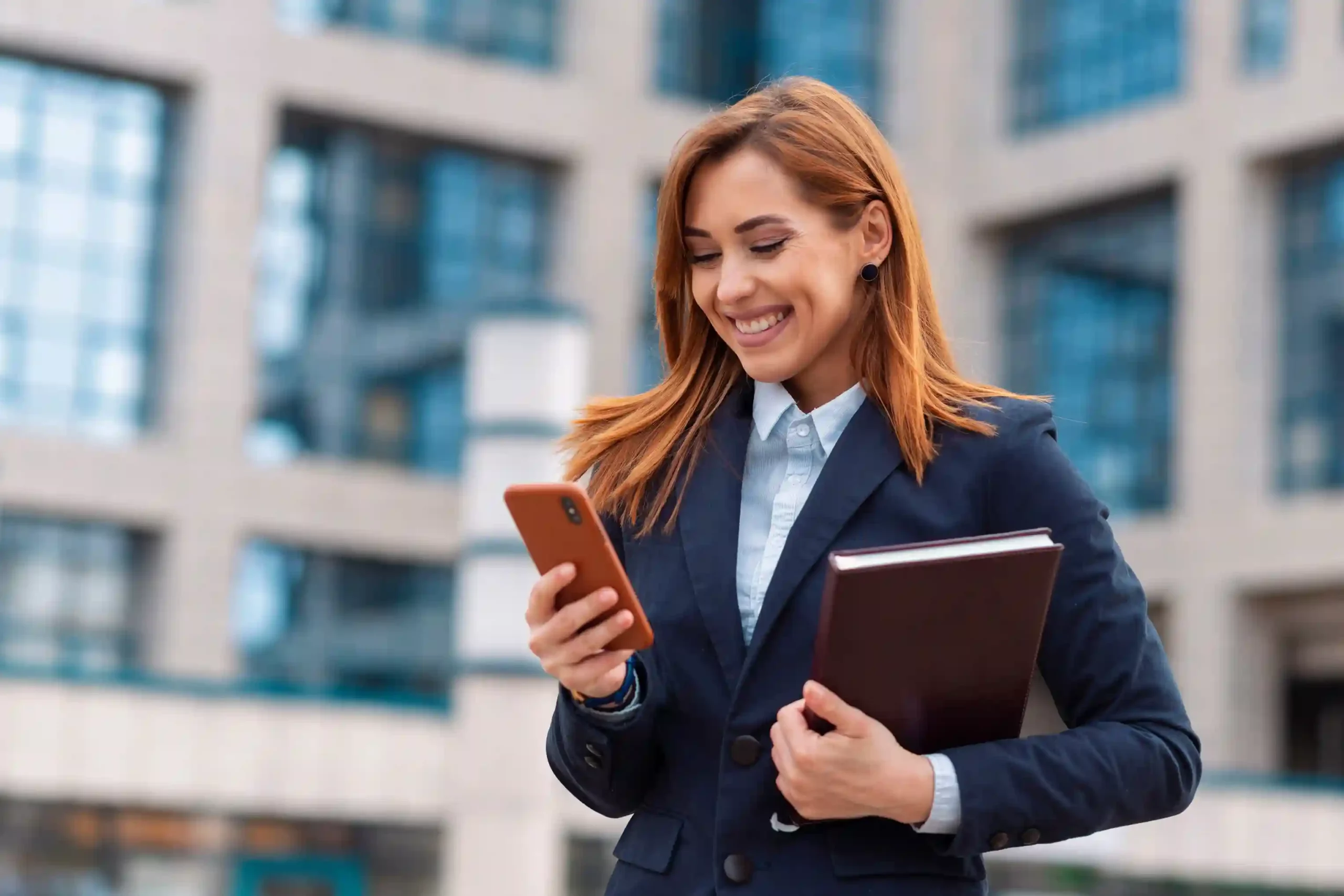 Support agent guiding a caller through flexible callback scheduling on her mobile device. Woman checking her phone as a support agent offers immediate or scheduled callback options.